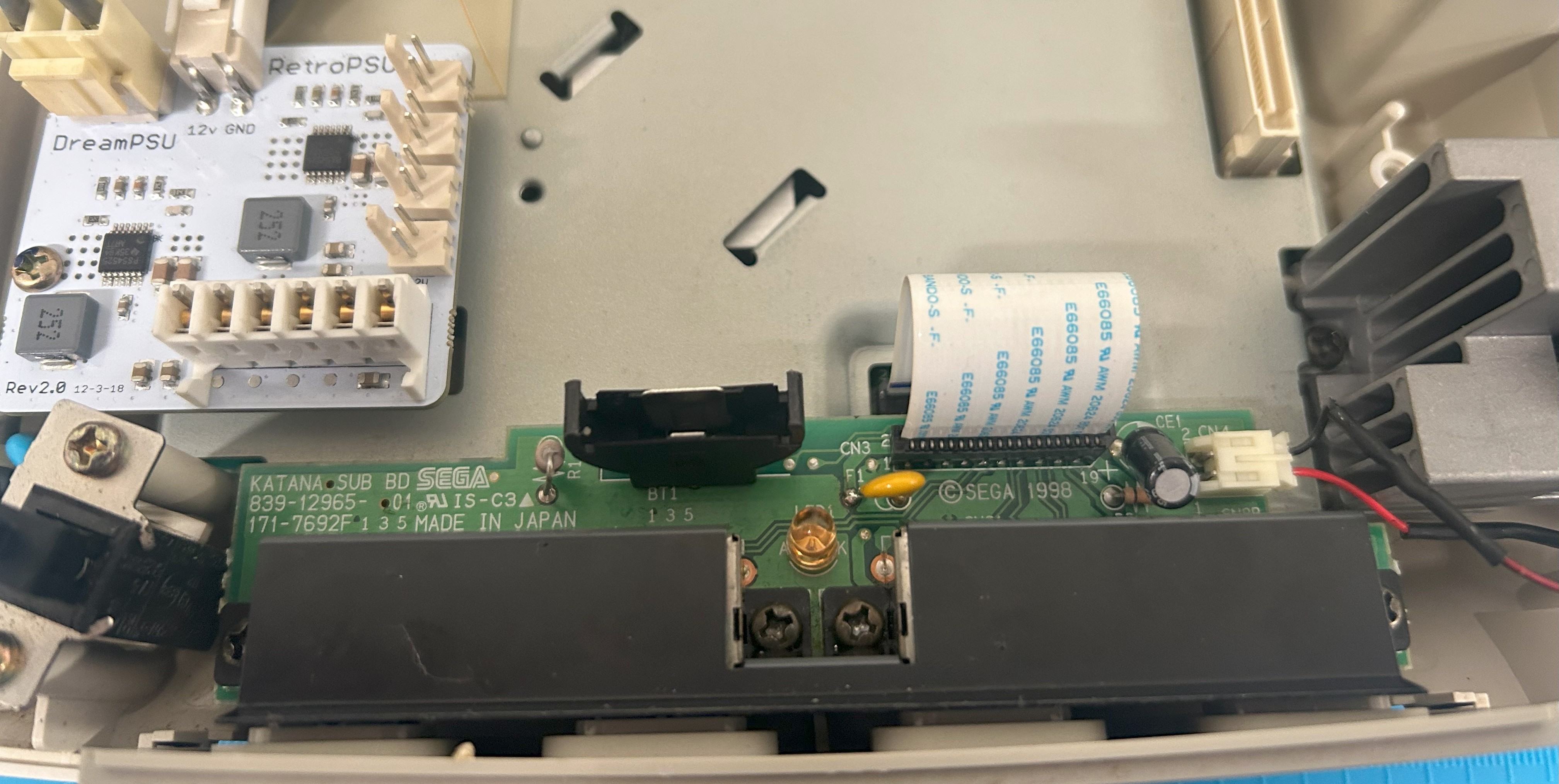Dreamcast VA0 internals with DreamPSU